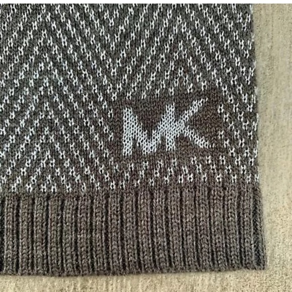 NWT MICHAEL KORS Grey Silver Thread Beanie Hat - Picture 2 of 3